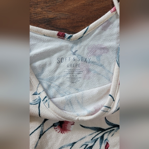 American Eagle Peek-a-Boo Short Sleeved Floral Blouse Size Large - Picture 3 of 6